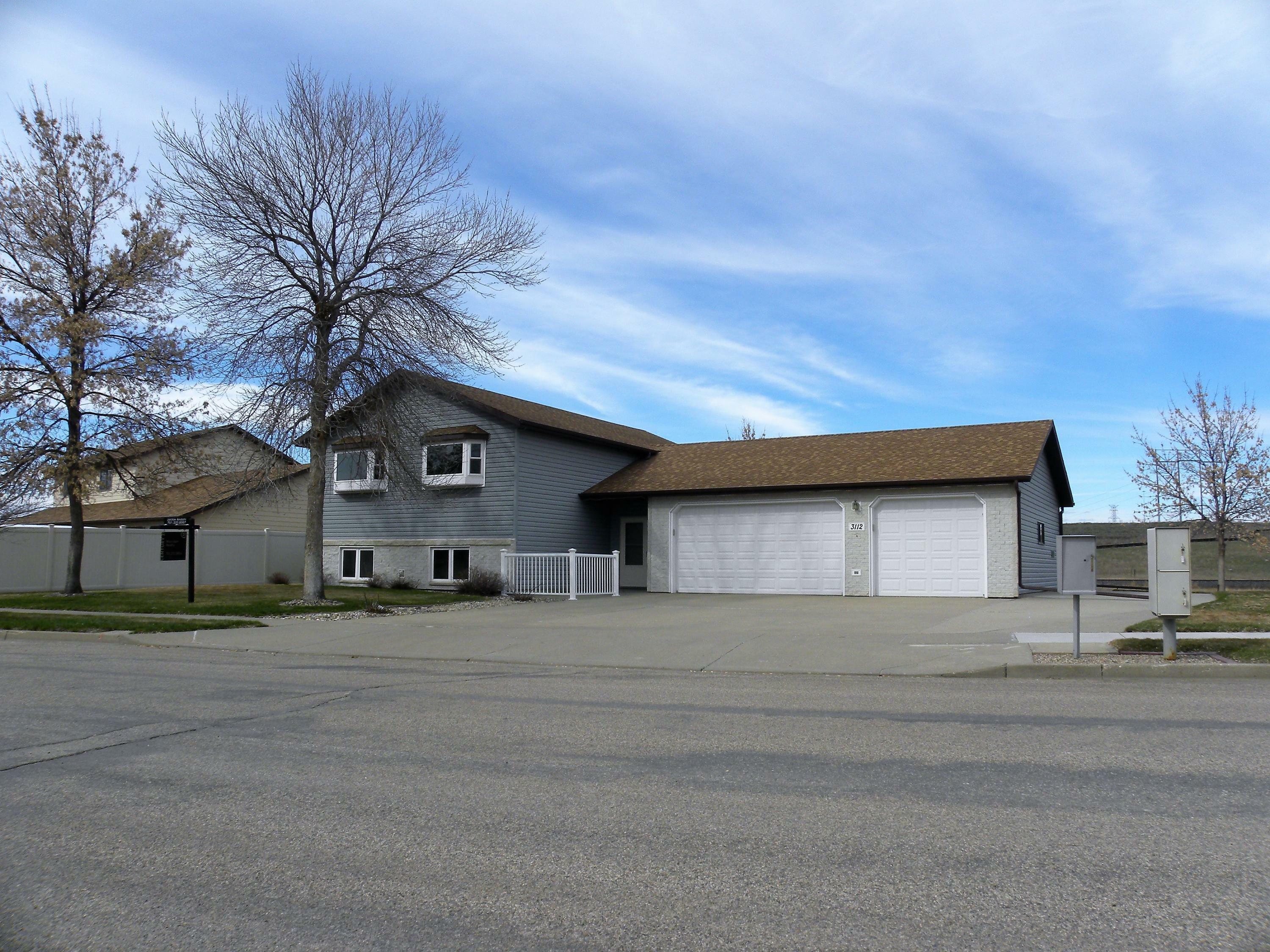 Property Photo:  3112 E Capitol Avenue  ND 58501 