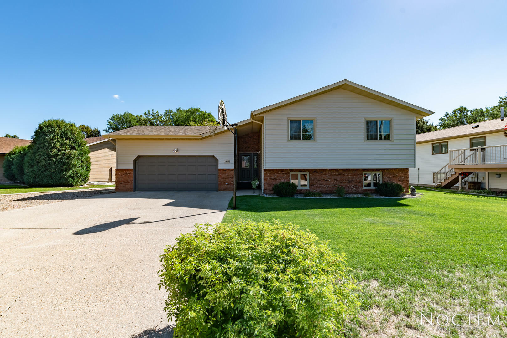 Property Photo:  1623 Portland Drive  ND 58504 