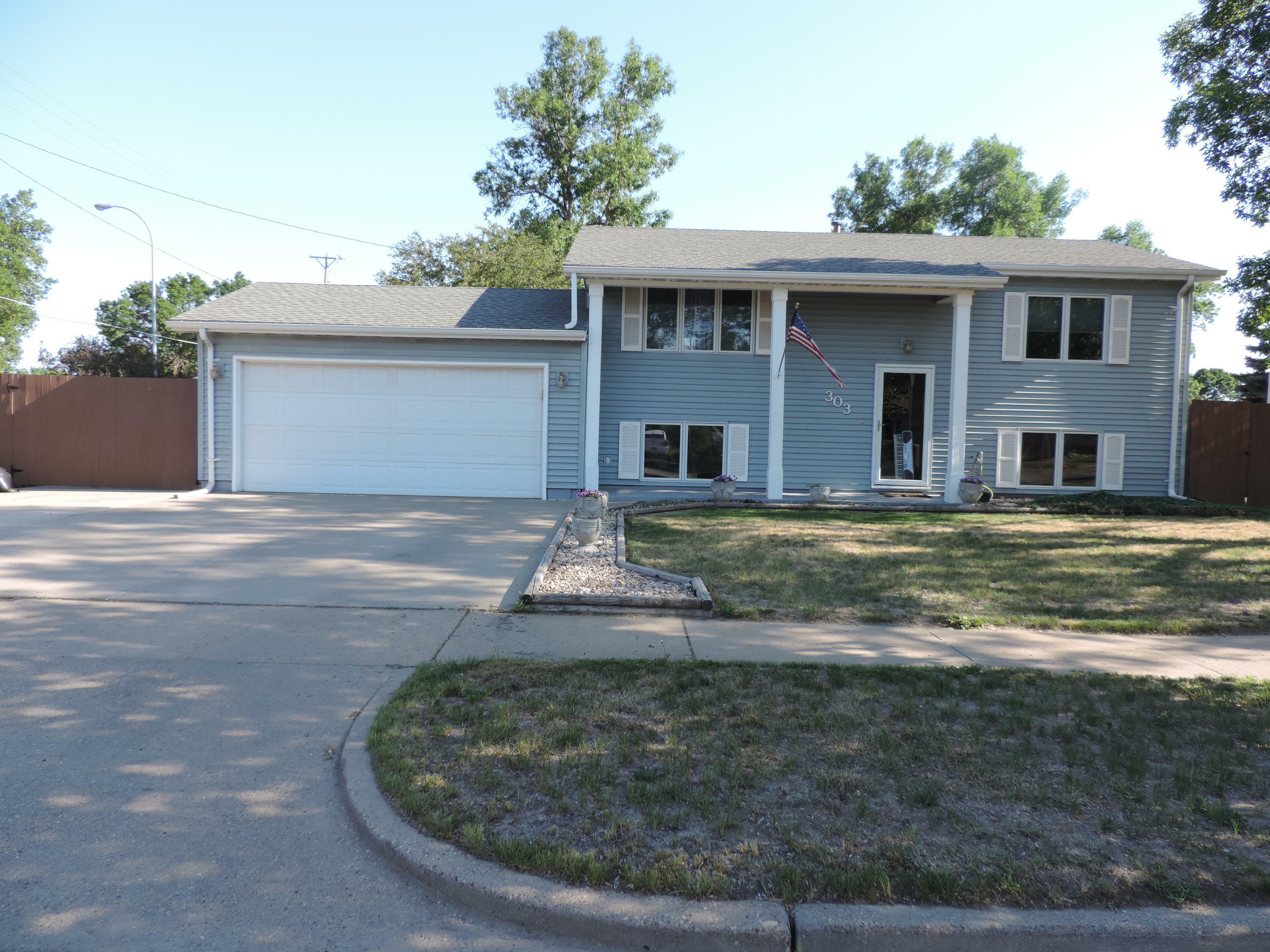 Property Photo:  303 Easy Street  ND 58504 