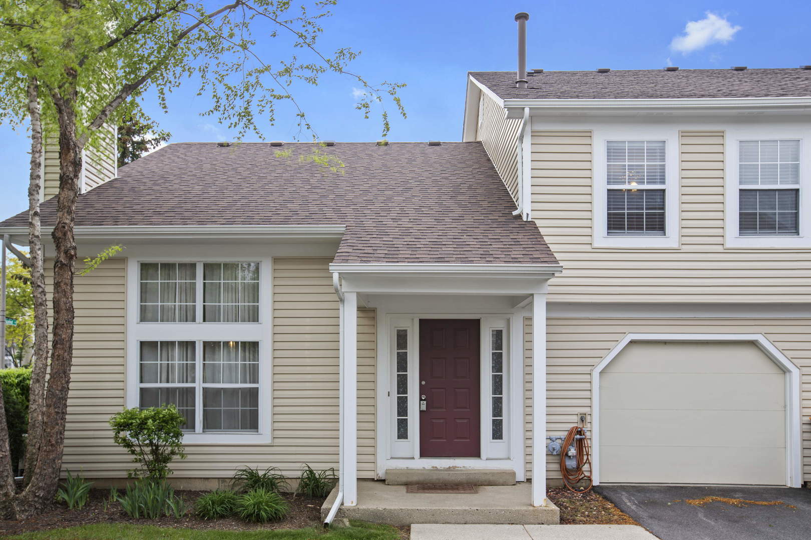 Property Photo: 178 Hazelnut Drive 178 IL 60107