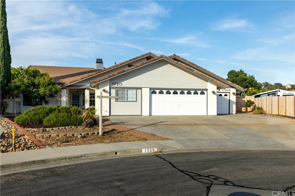 Property Photo:  1720 Stillwater Court  CA 93446 