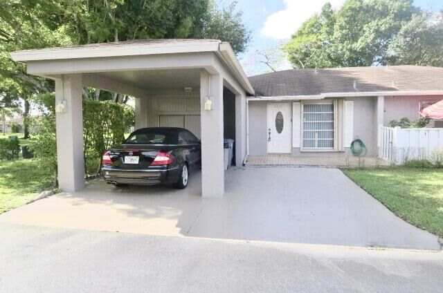 Property Photo: 6833 Moonlit Drive FL 33446