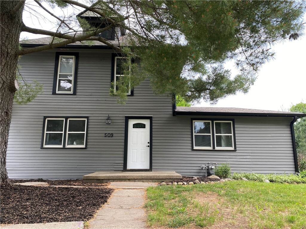 Property Photo:  509 SE 2nd Street  IA 50111 