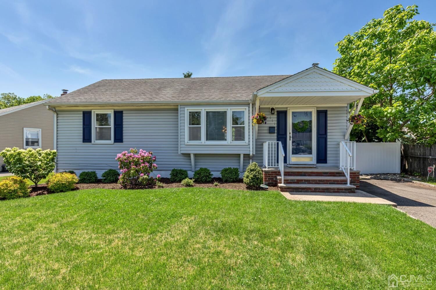 Property Photo:  111 Cumberland Street  NJ 07080 