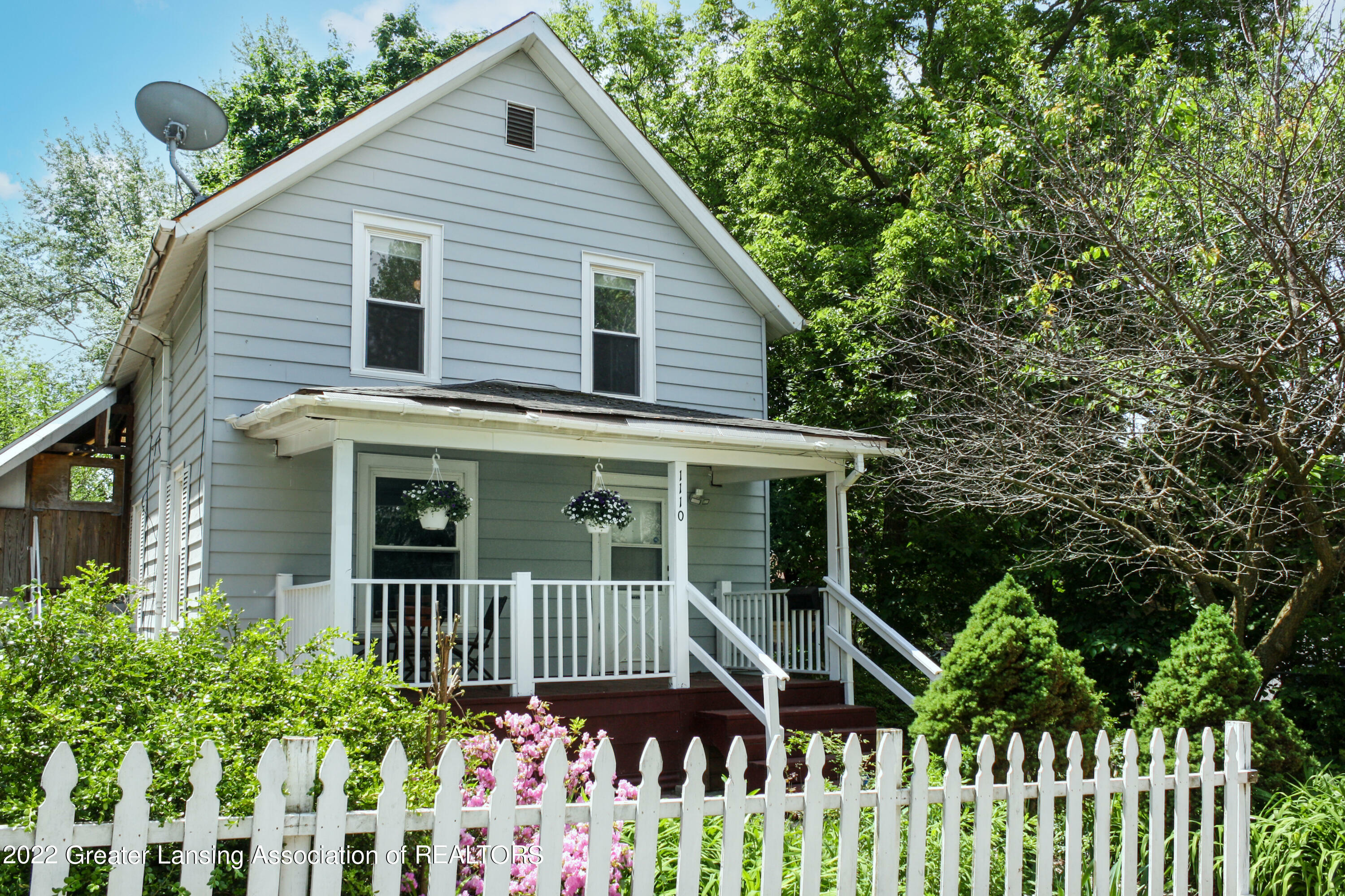 Property Photo:  1110 Oak Street  MI 48906 