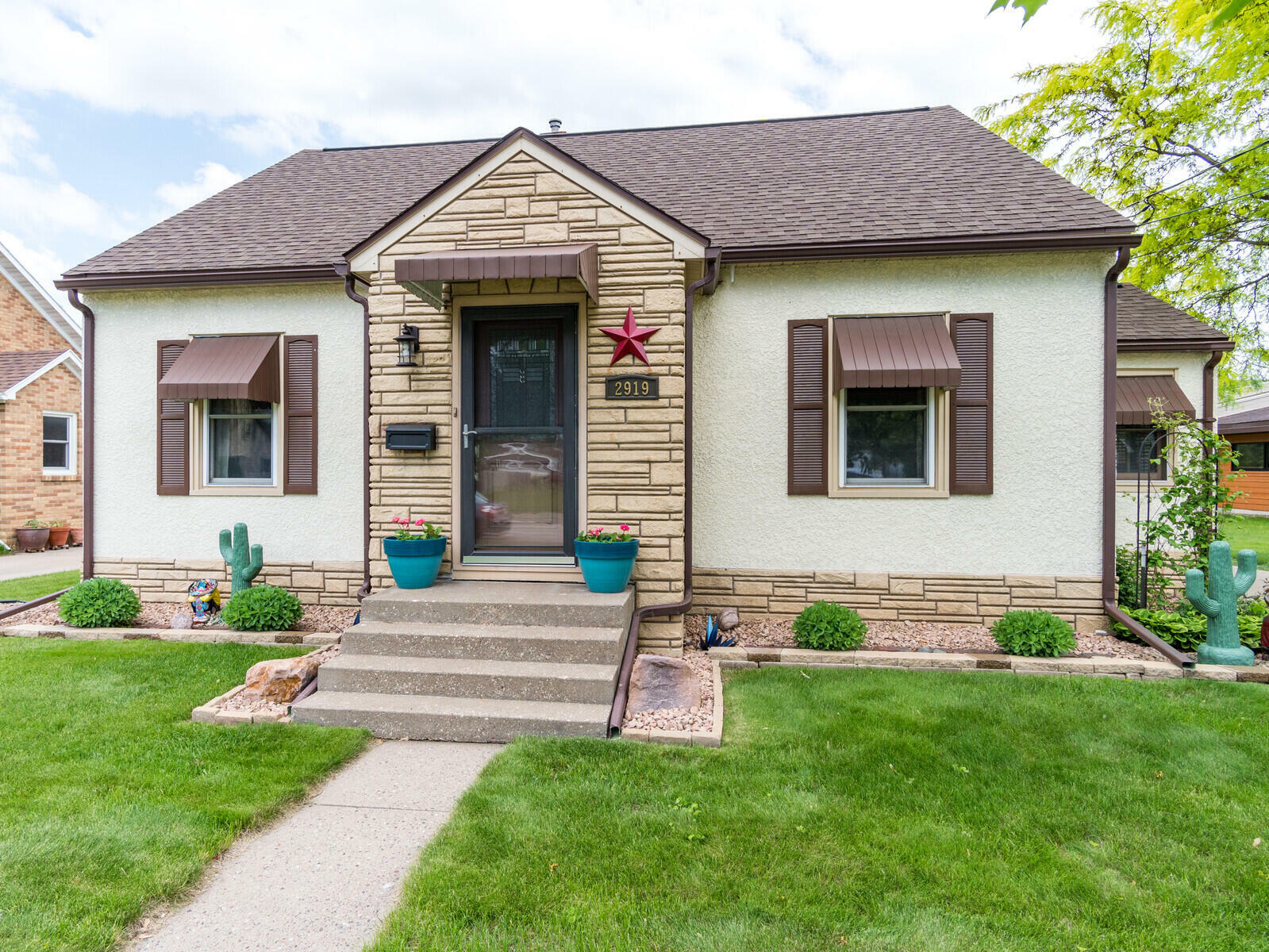 Property Photo:  2919 Losey Blvd S  WI 54601 