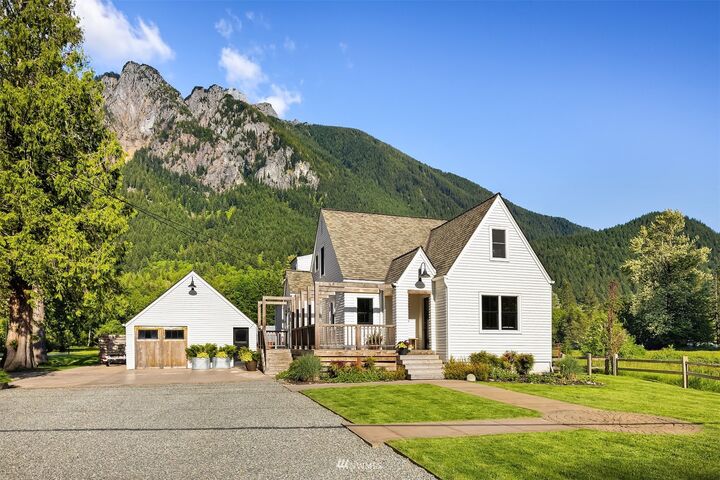 Property Photo:  10118 428th Avenue SE  WA 98045 