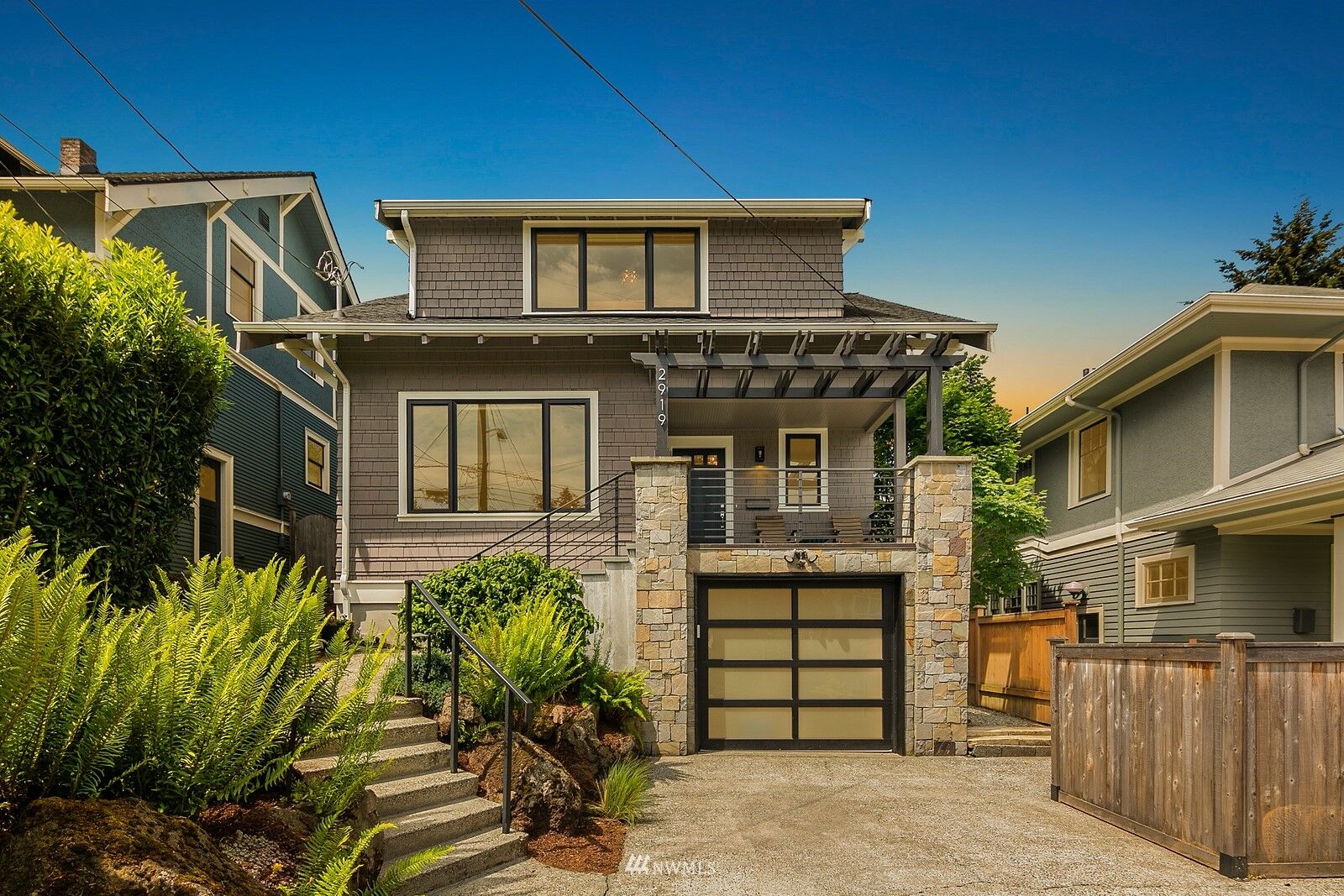 Property Photo:  2919 Mayfair Avenue N  WA 98109 