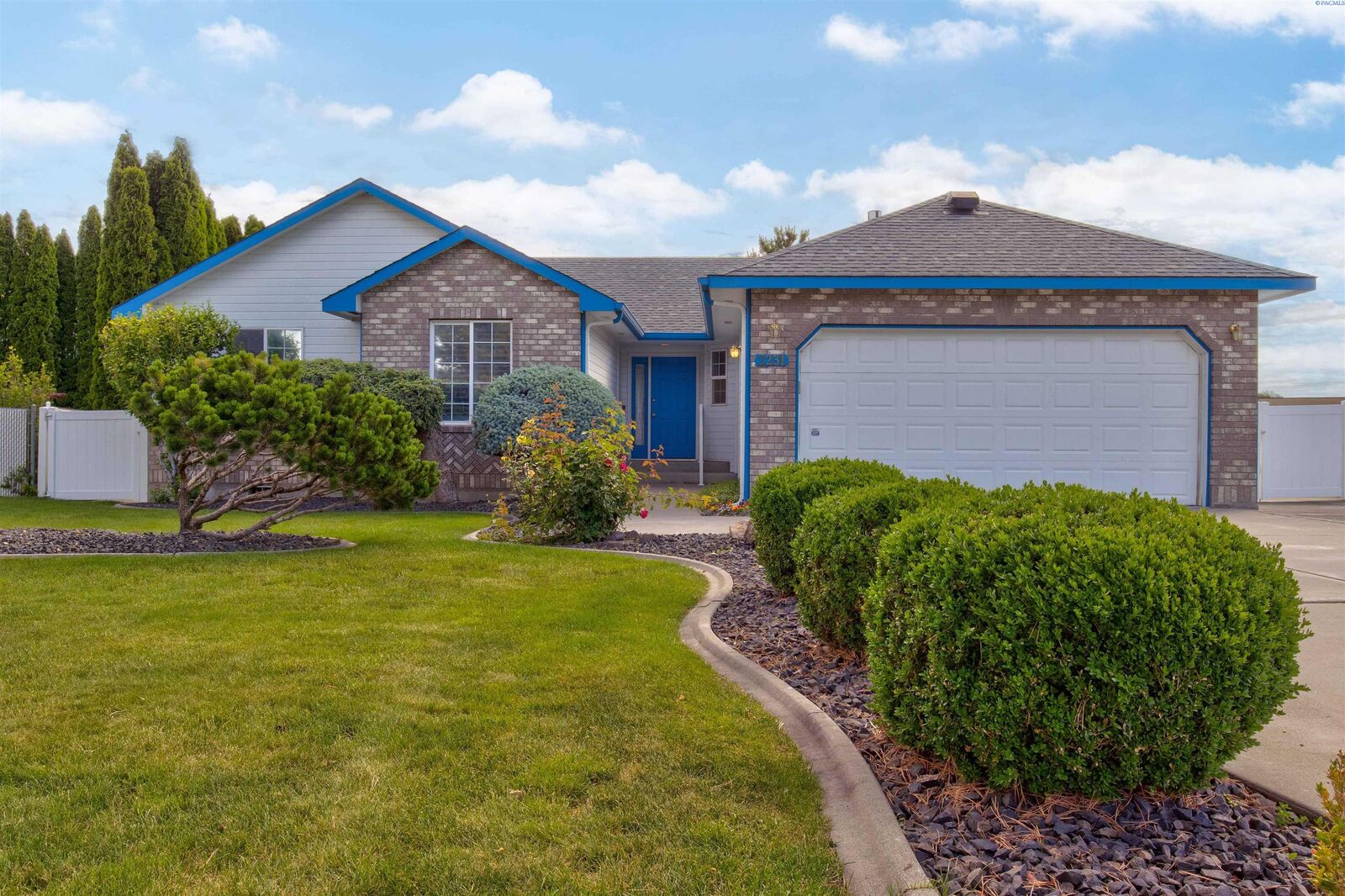 Property Photo:  2231 S Arthur Lp  WA 99338 