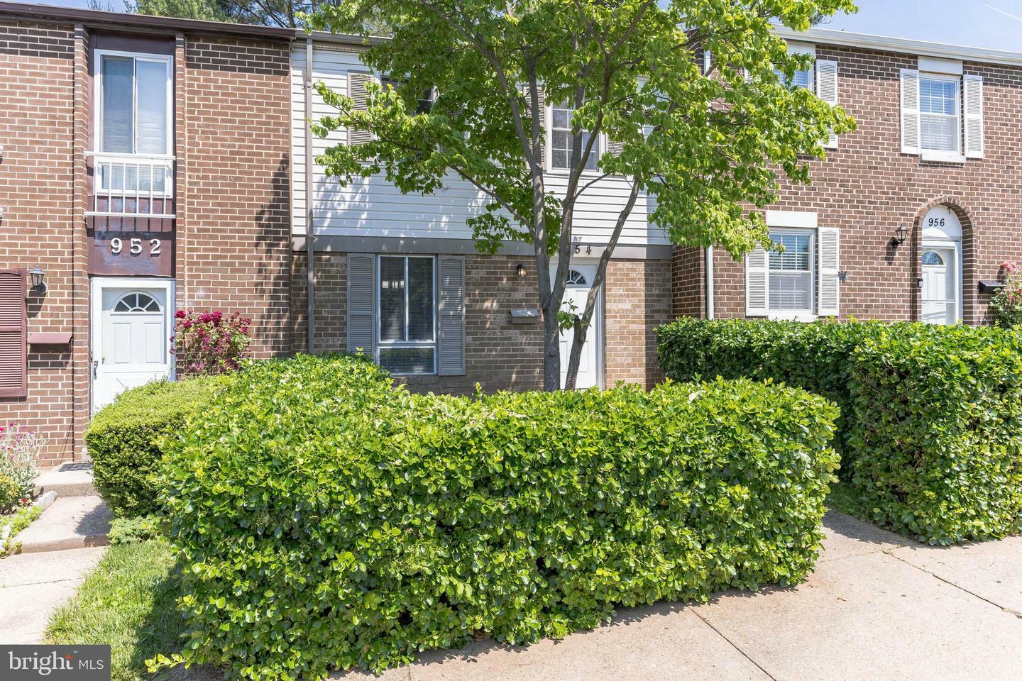 Property Photo:  954 W Side Drive 20-F  MD 20878 