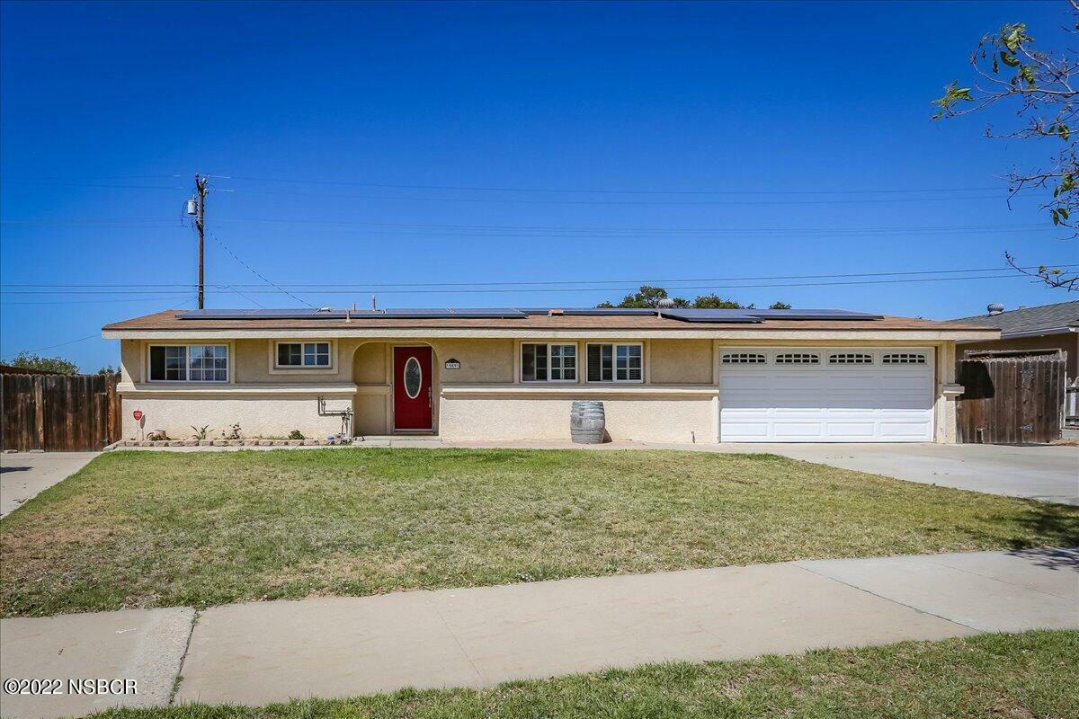 Property Photo:  989 Via Esmeralda  CA 93455 