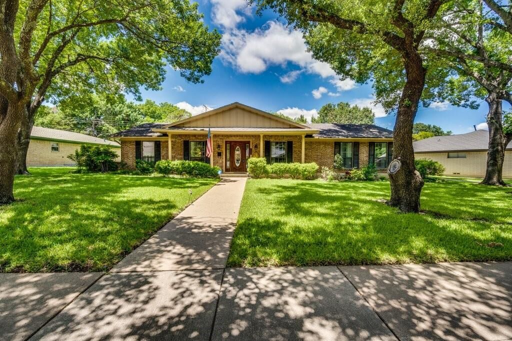 Property Photo: 1607 Little Creek Drive TX 75165