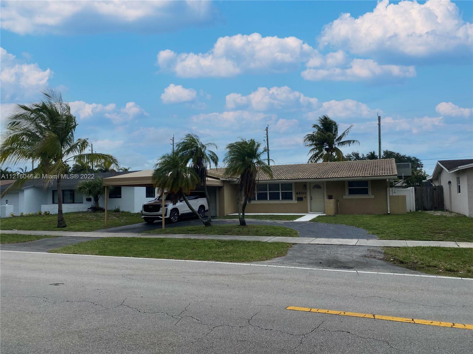 Property Photo:  4901 Washington St  FL 33021 