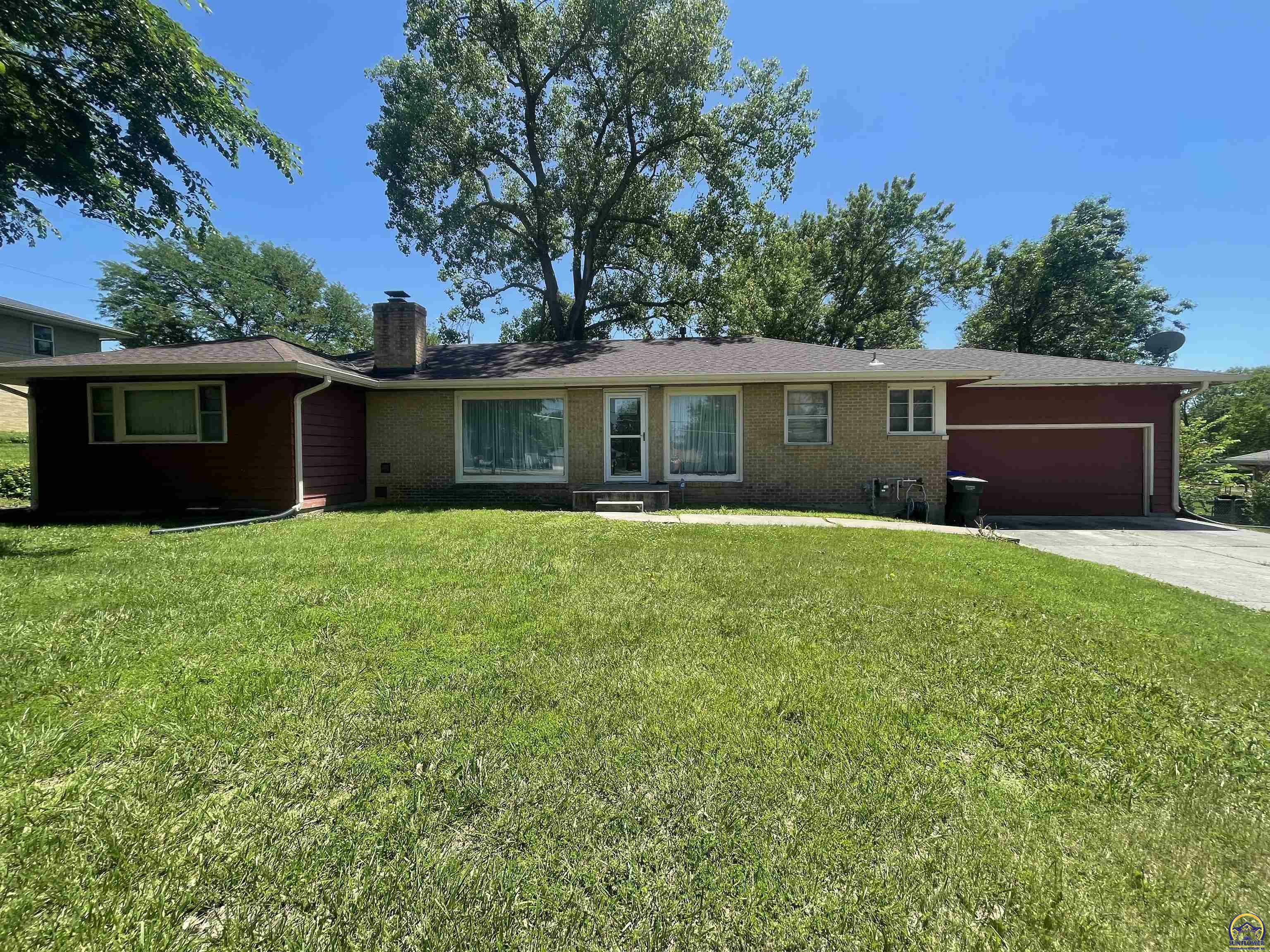 Property Photo:  1805 SE 37th St  KS 66605 