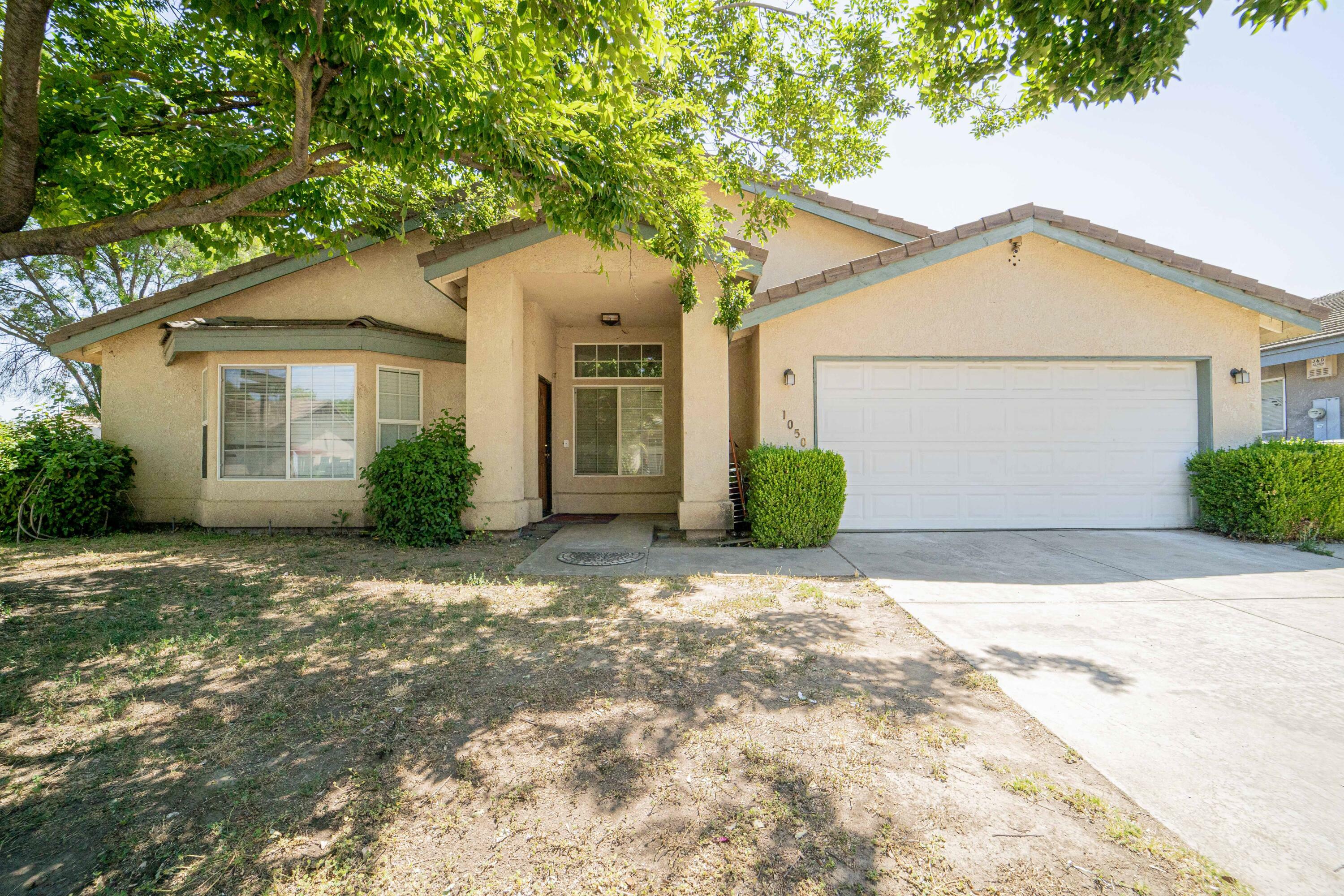 Property Photo:  1050 N Sumter Court  CA 93292 