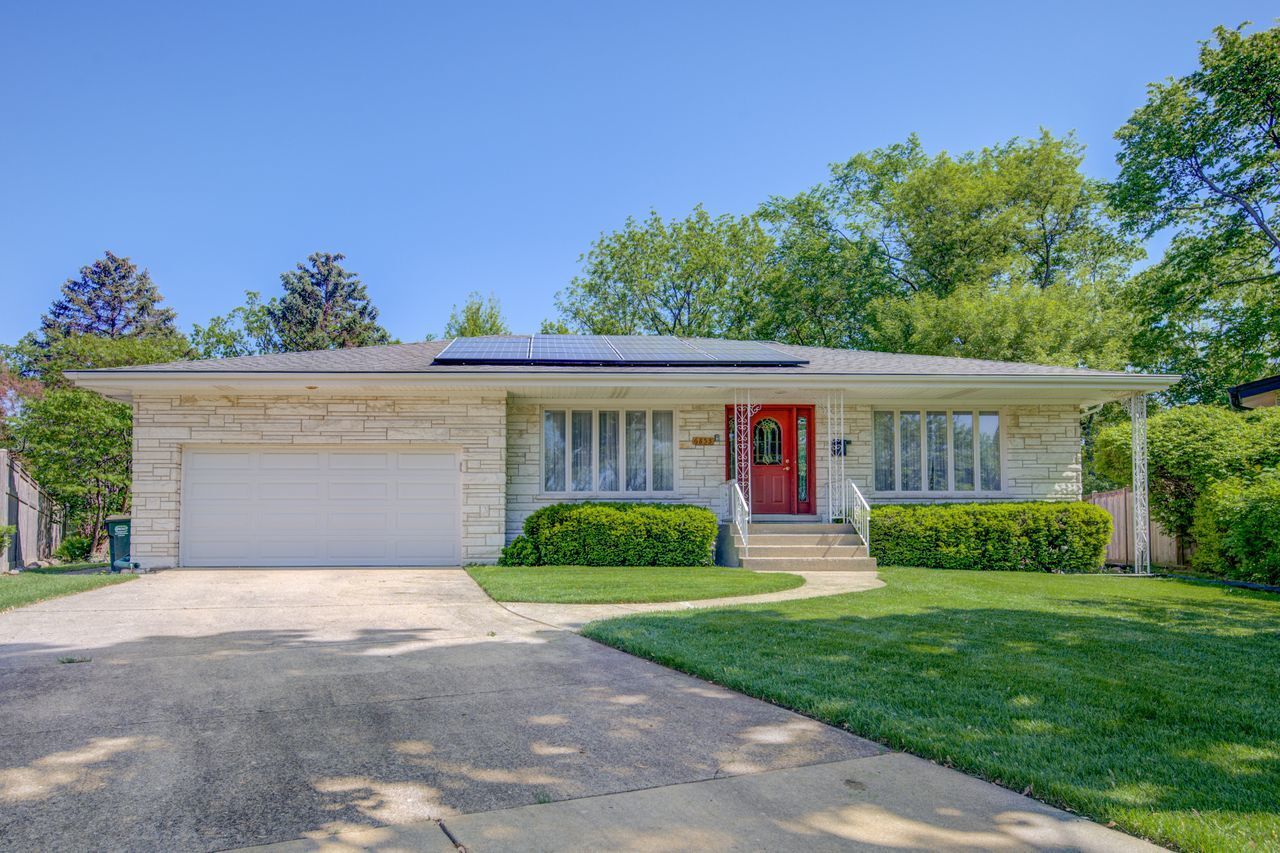 Property Photo: 6853 Concord Lane IL 60714