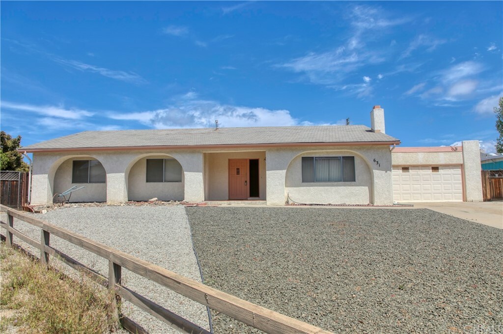 Property Photo:  631 Verde Place  CA 93420 