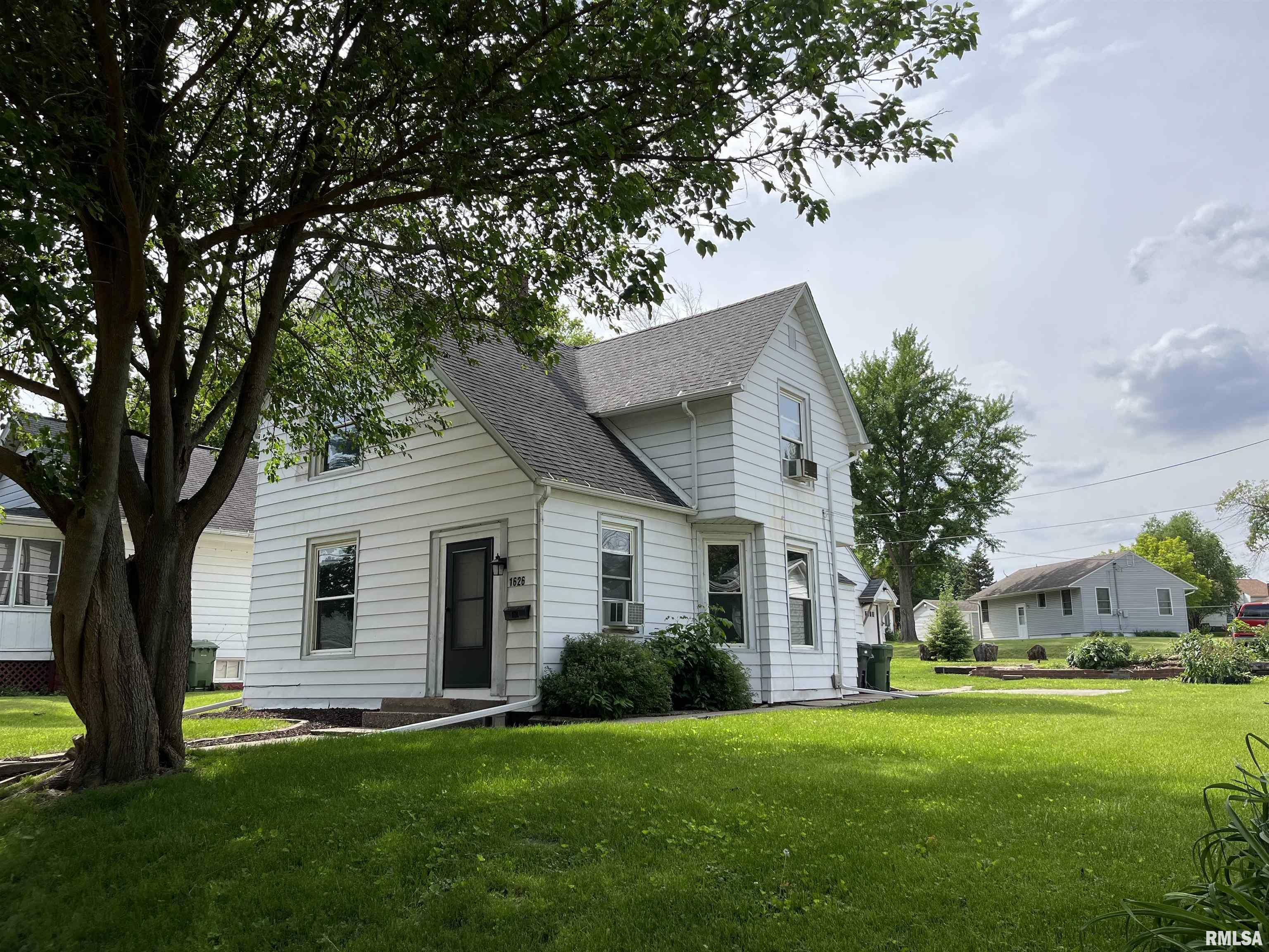 Property Photo:  1626 Iowa  IA 52732 