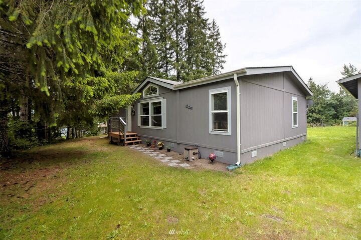 Property Photo:  131 E Wood Lane  WA 98584 