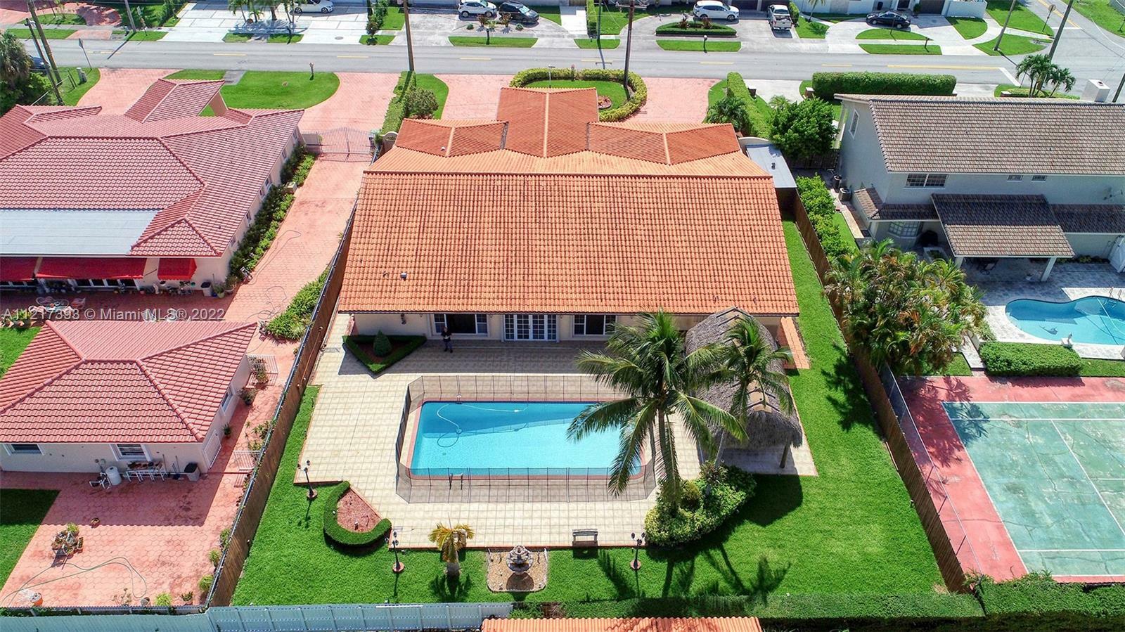 Property Photo: 1530 SW 139th Ave FL 33184