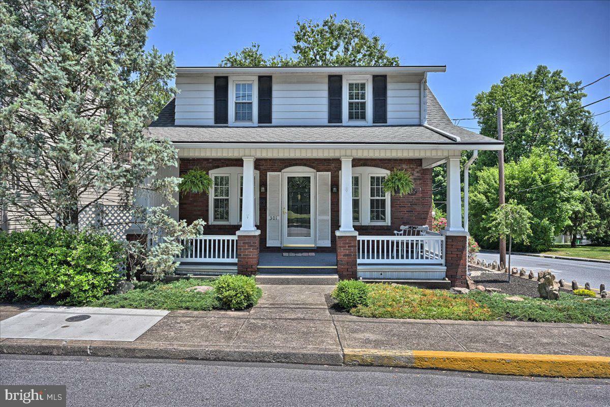 Property Photo:  301 Linden Avenue  PA 17053 