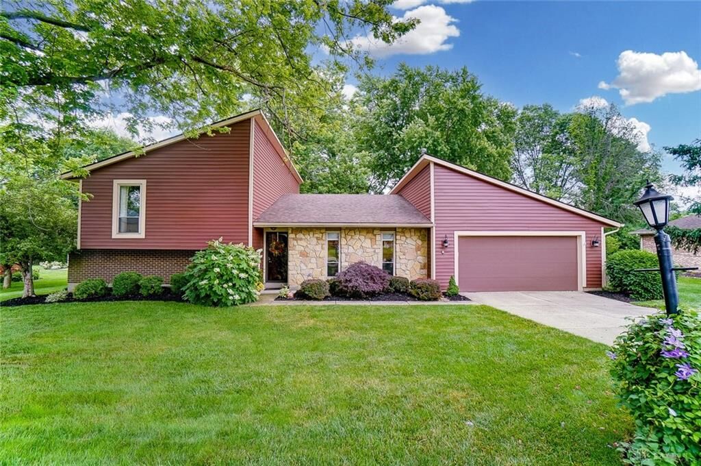Property Photo: 600 Queensgate Road OH 45066