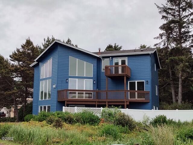 Property Photo:  410 SW Pine Court  OR 97341 