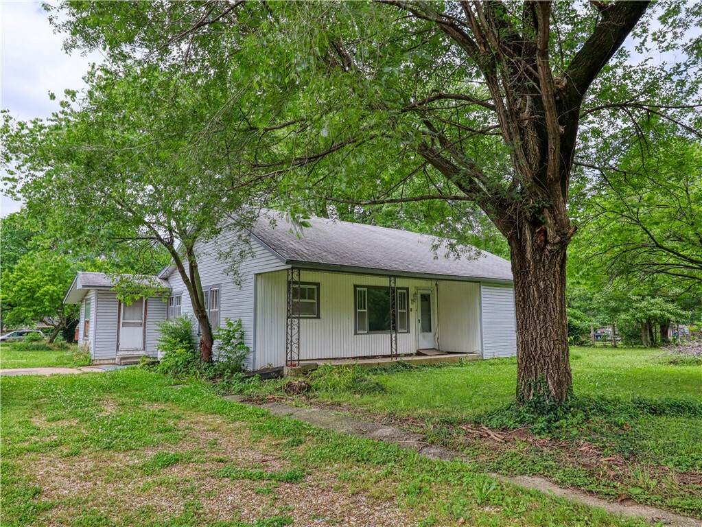 Property Photo:  1001 SW 2nd Avenue  AR 72736 