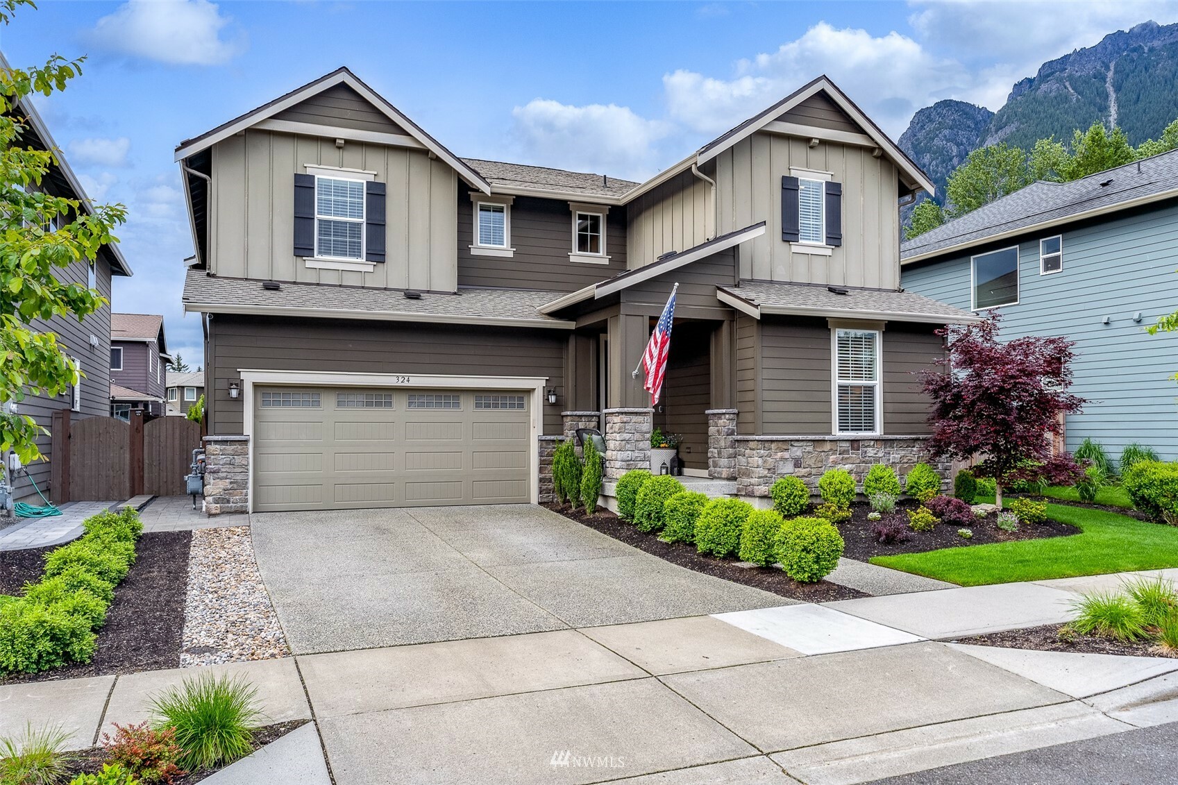Property Photo: 324 Zemp Way NE WA 98045