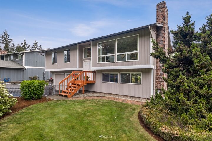 Property Photo:  14624  203rd Avenue SE  WA 98059 