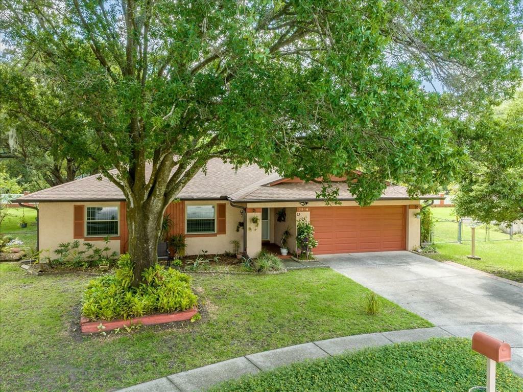 Property Photo: 2504 Cub Place FL 33584