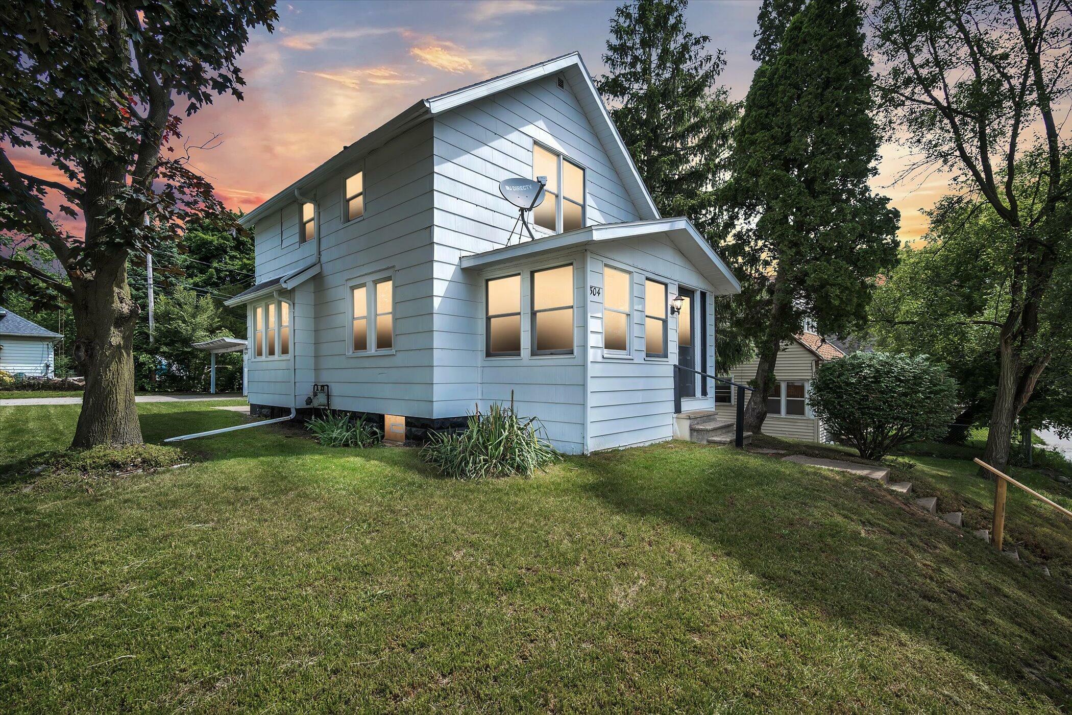 Property Photo:  504 E McDevitt Avenue  MI 49203 