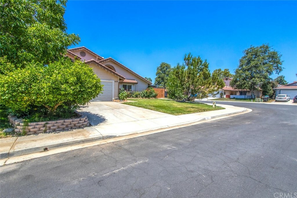 Property Photo:  1679 Jon Gilbert Lane  CA 92223 