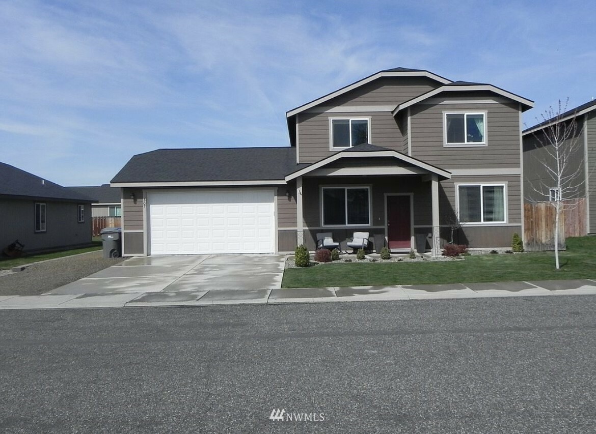 Property Photo:  307 E 28th Avenue  WA 98926 