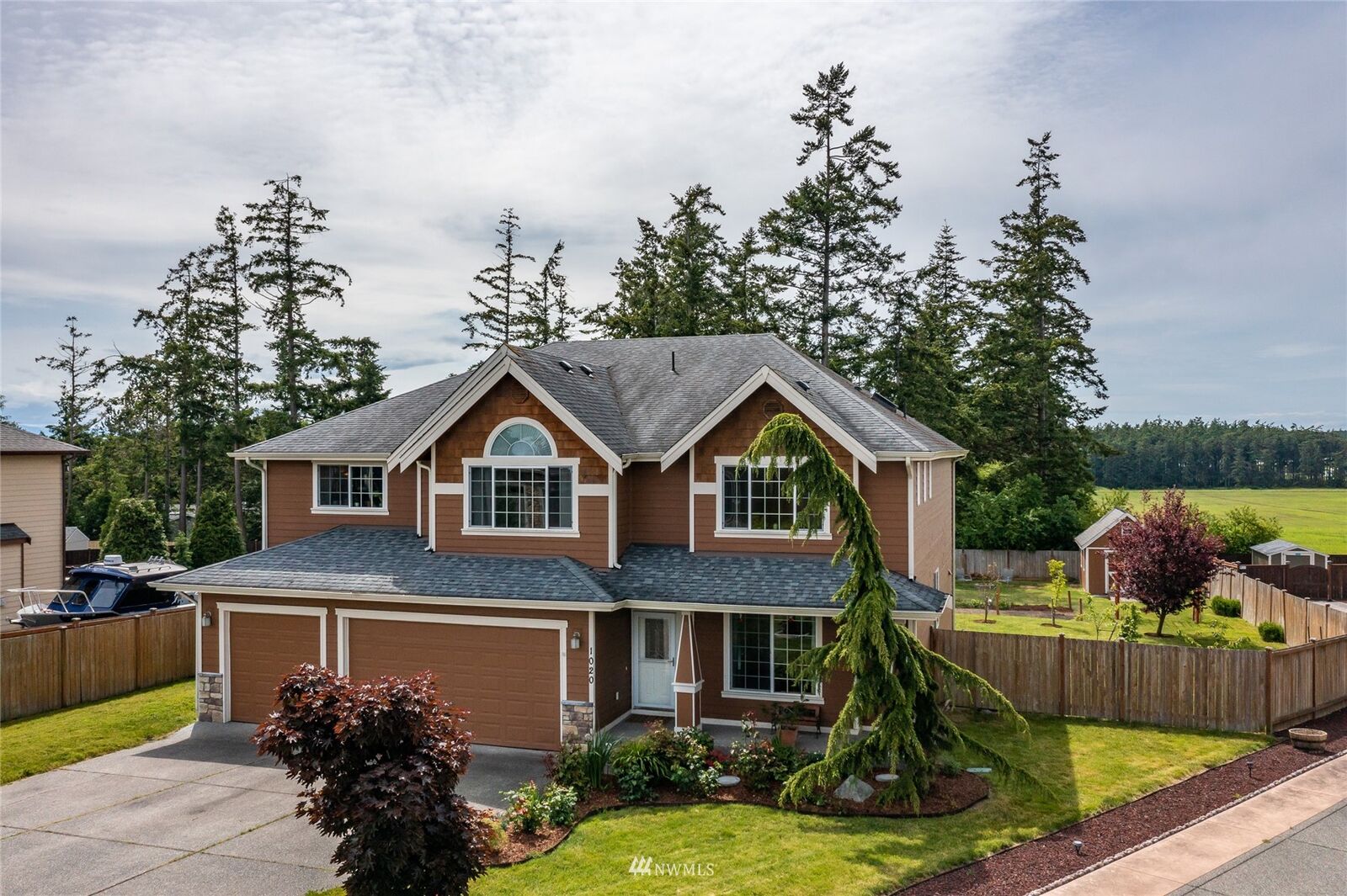 Property Photo:  1020 Lyle Ridge Circle  WA 98277 