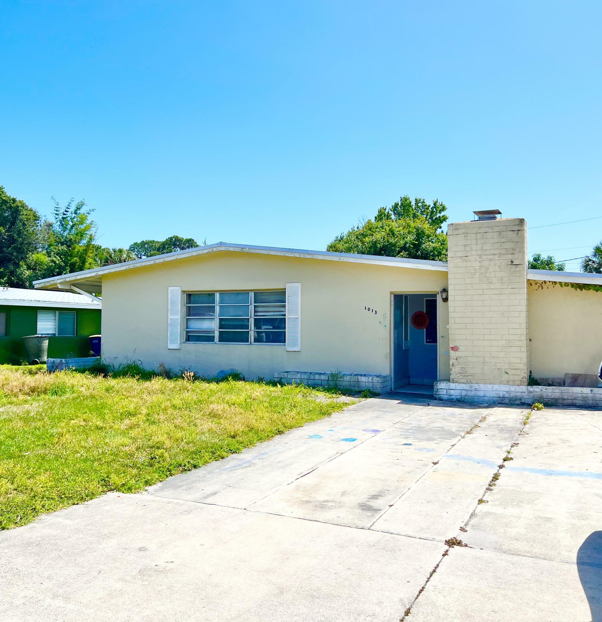 Property Photo:  1013 Hispana Avenue  FL 34982 