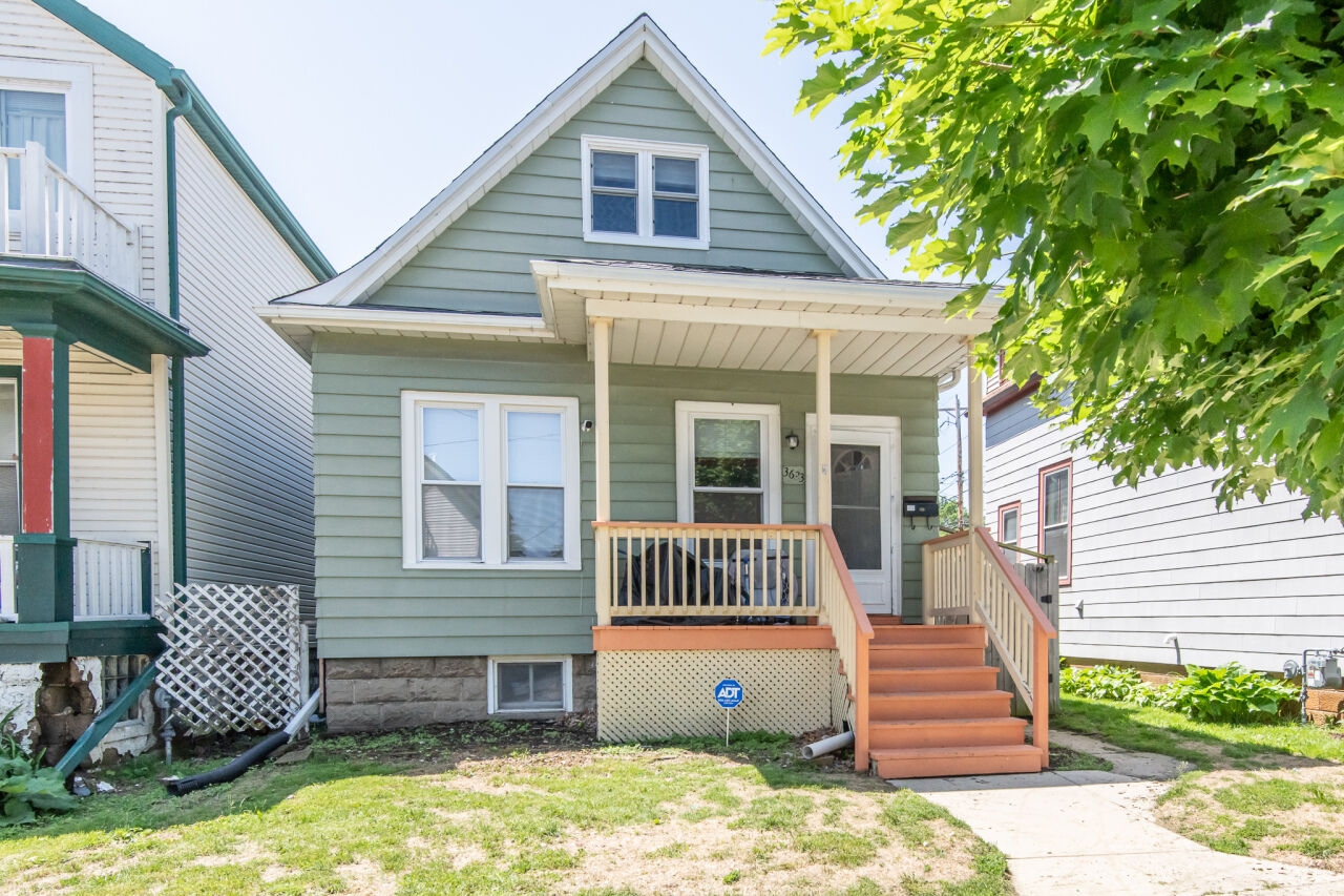 Property Photo:  3623 E Munkwitz Ave  WI 53110 
