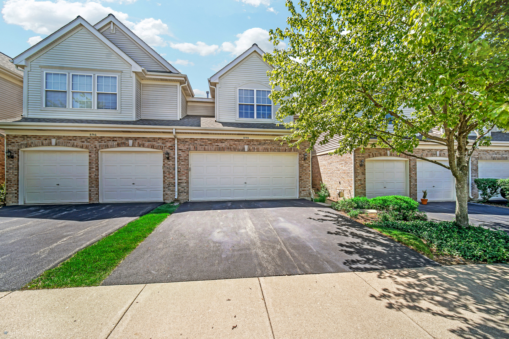 Property Photo: 898 McKenzie Station Drive IL 60532