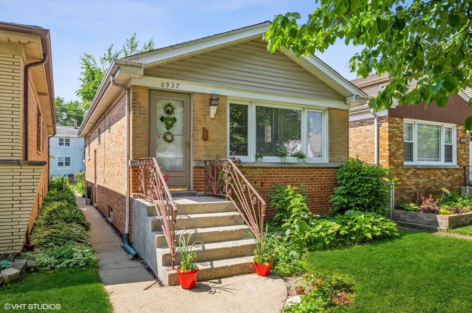 Property Photo:  6937 W Berwyn Avenue  IL 60656 