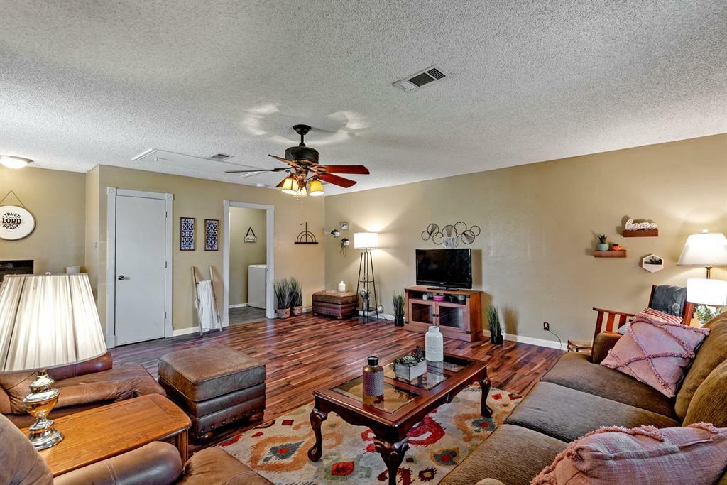 Property Photo:  152 N Meadowbrook Drive  TX 75076 