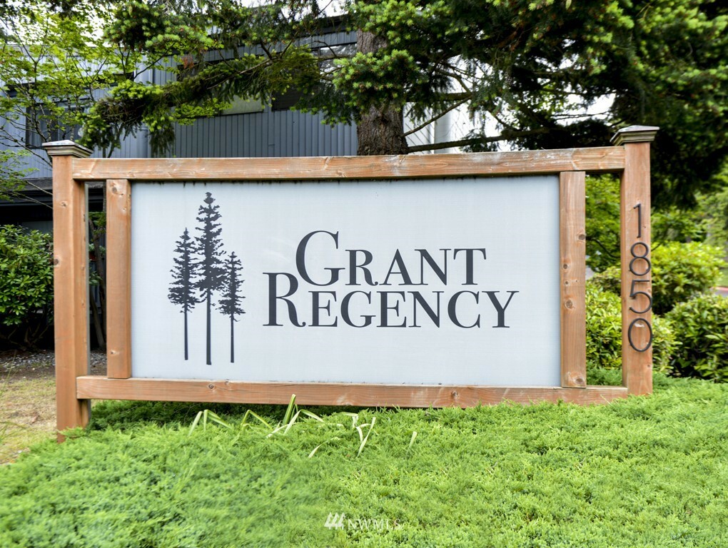 Property Photo: 1850 Grant Avenue S E4 WA 98055