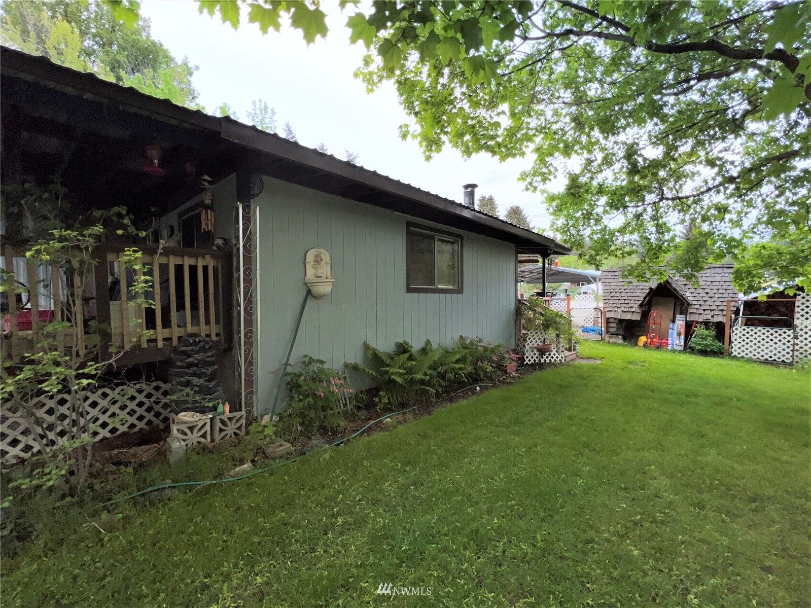 Property Photo:  927 Hesse Boulevard  WA 99166 