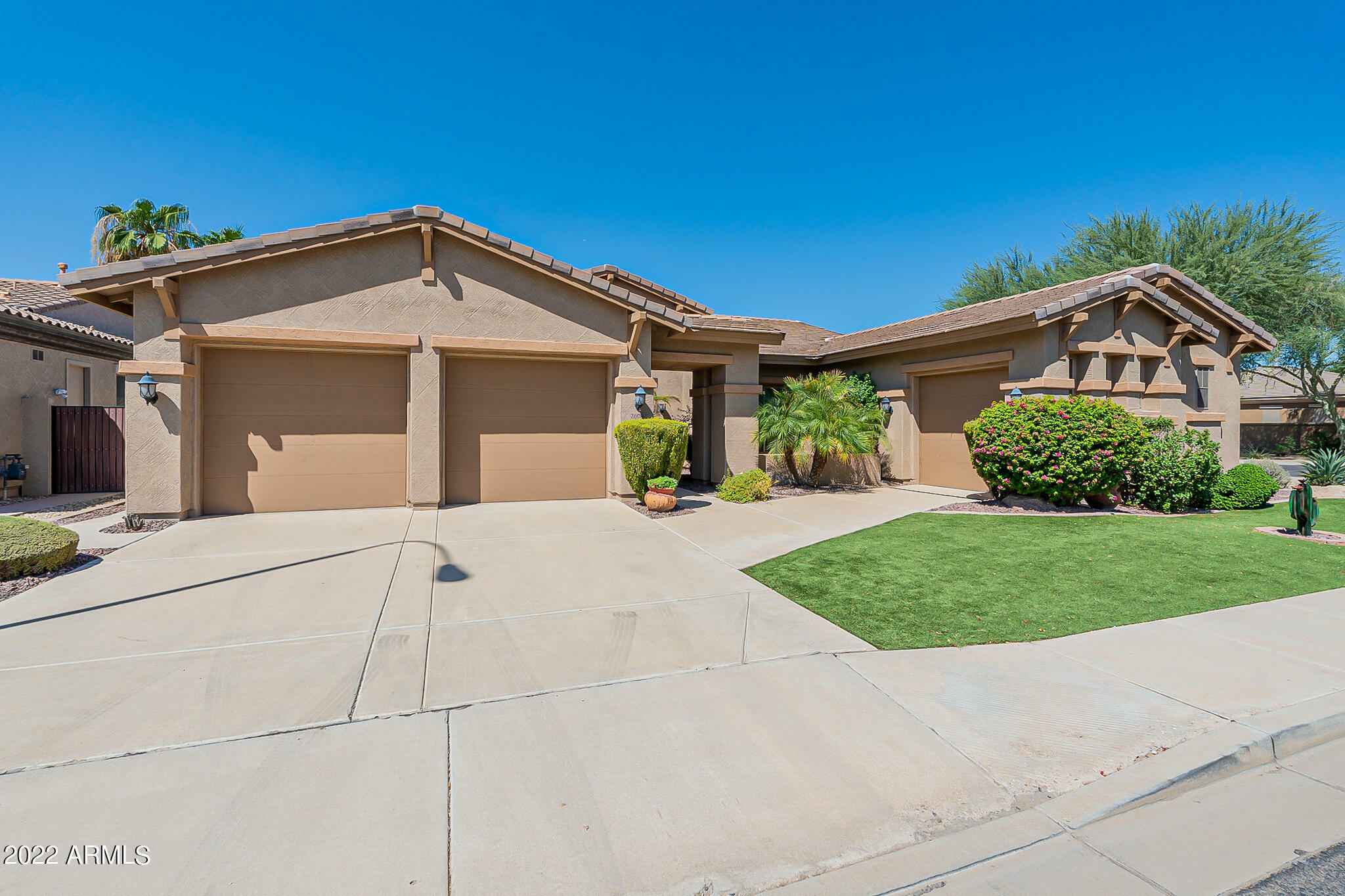 Property Photo:  2608 S Whetstone Place  AZ 85286 