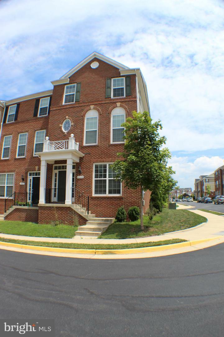 Property Photo: 20624 Erskine Terrace VA 20147