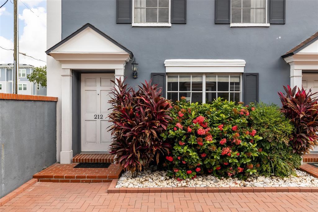 Property Photo: 212 S Tampania Avenue 212 FL 33609
