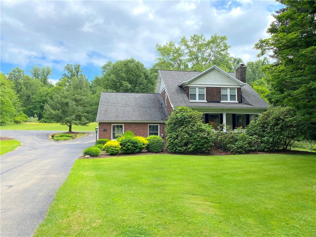 Property Photo: 4024 Crooked Run Rd PA 15137
