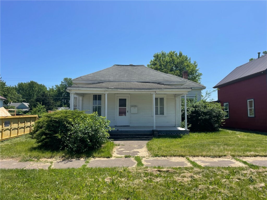 Property Photo: 250 N Davis Street IA 52501