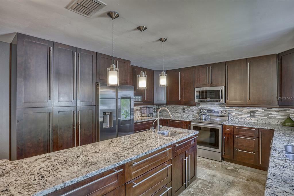 Property Photo:  618 Tradewinds Drive  FL 32738 