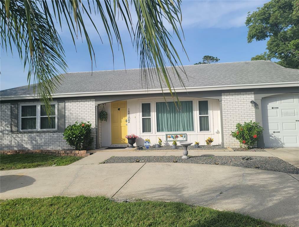 Property Photo:  12102 Meadowbrook Lane  FL 34667 