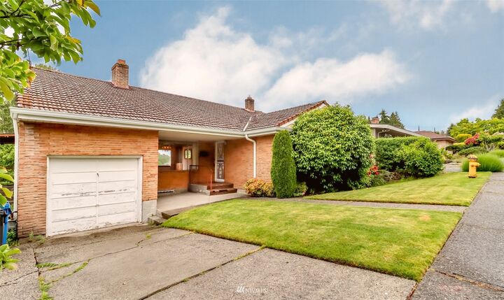Property Photo: 2490 S Edmunds Street WA 98108
